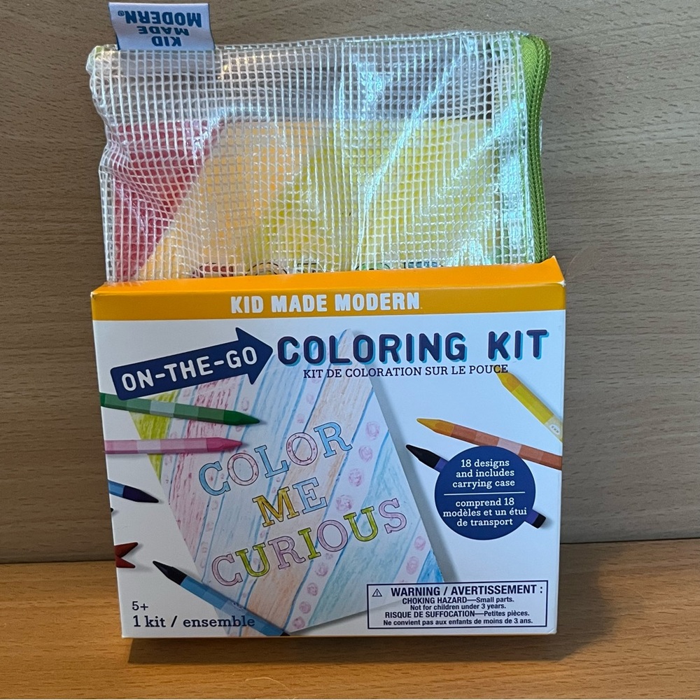NWT On the Go Coloring Kit w 12 Crayons Case Color Book Kid Made Modern Ages 5+